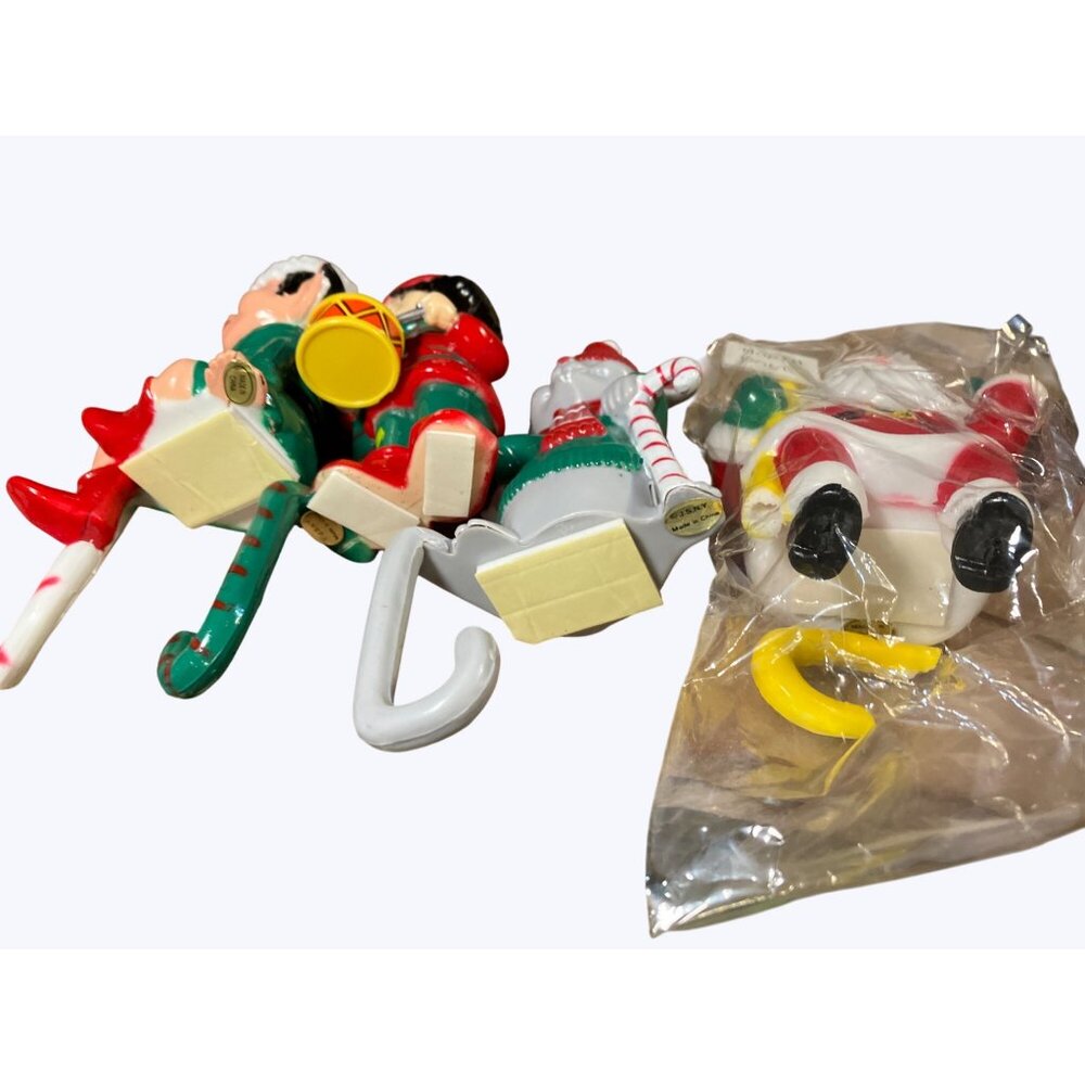 Holiday Stocking Hangers Set Of Four Vintage Plastic Hangers - Picture 14 of 15